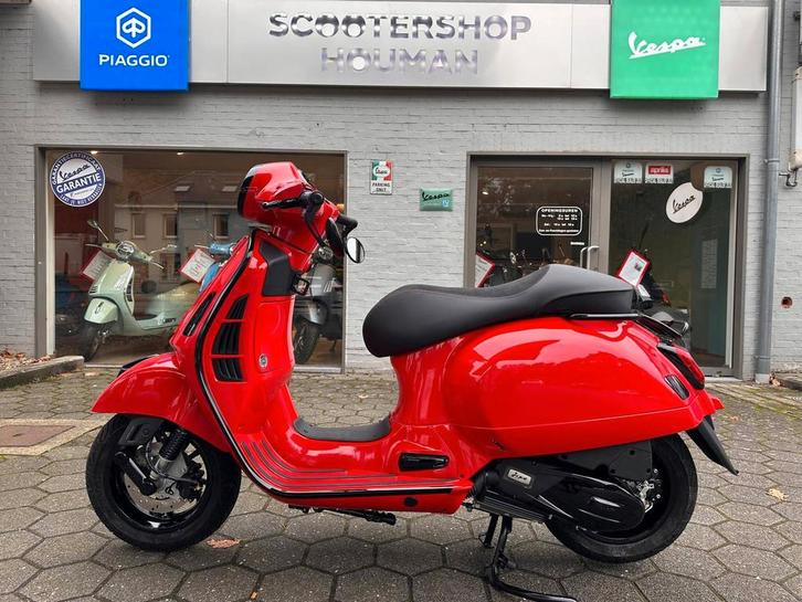 Vespa GTS 125cc SUPER ROSSO CORAGGIOSO BLACK PACK EDITION, Fietsen en Brommers, Scooters | Vespa, Overige modellen, Benzine