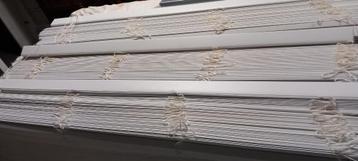 Lamellengordijn beschikbaar voor biedingen