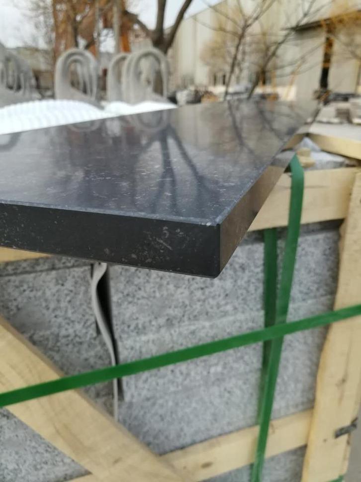 Vensterbanken in Belgische hardsteen, laatste stuks, Doe-het-zelf en Bouw, Plinten en Afwerking, Nieuw, Vensterbanken, Hardsteen