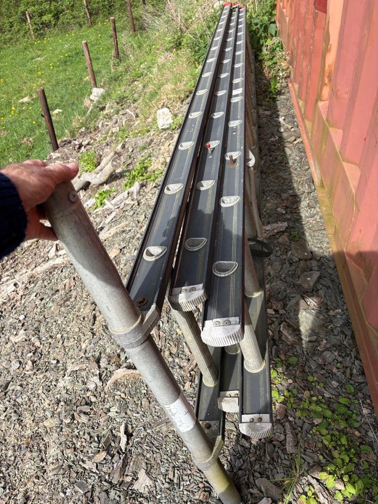 chargeurs, support en verre à vendre, Bricolage & Construction, Échafaudages, Utilisé, Échafaudage de façade, 5 mètres de hauteur ou plus