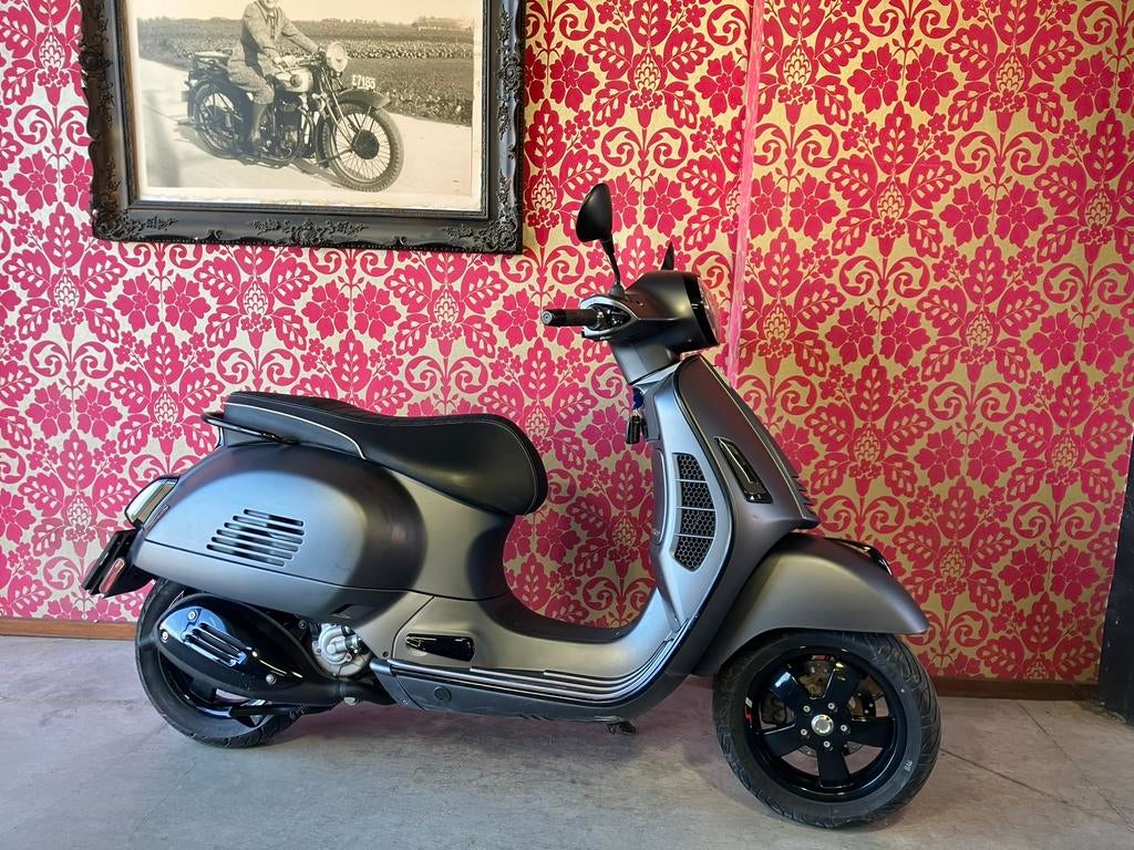 Vespa GTS 300 hpe 2019 3700 km met garantie, Motos, Motos | Piaggio, Entreprise