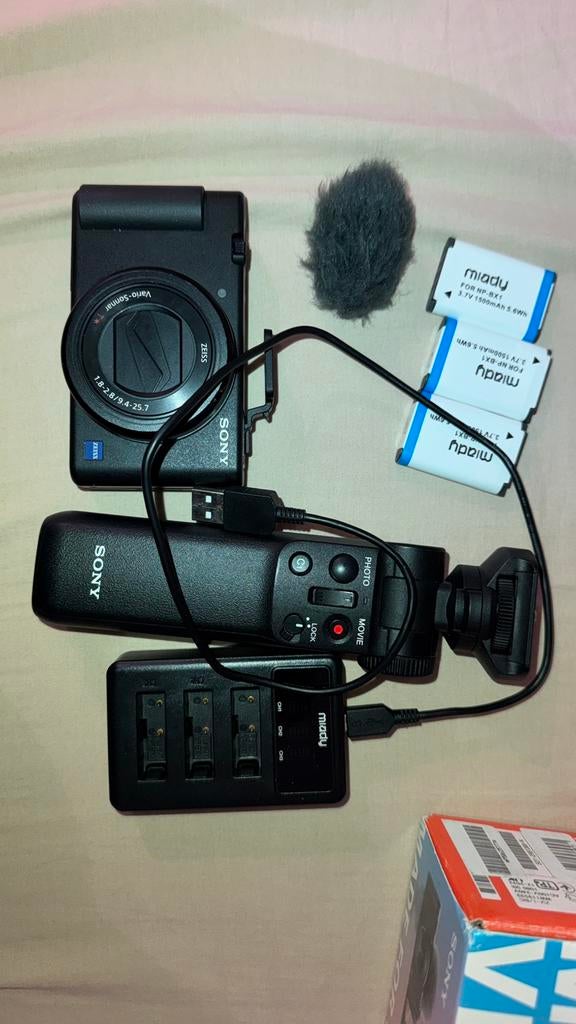 Sony ZV-1 + trépied + batteries, Audio, Tv en Foto, Fotocamera's Digitaal, Ophalen, Gebruikt, Sony