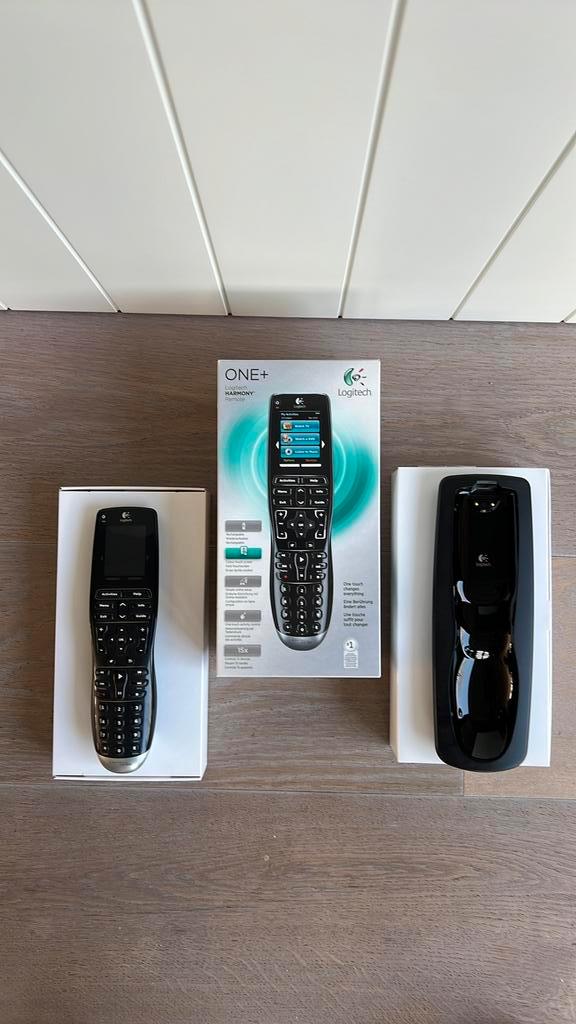 Logitech Harmony One+, TV, Hi-fi & Vidéo, Télécommandes, TV, Enlèvement ou Envoi