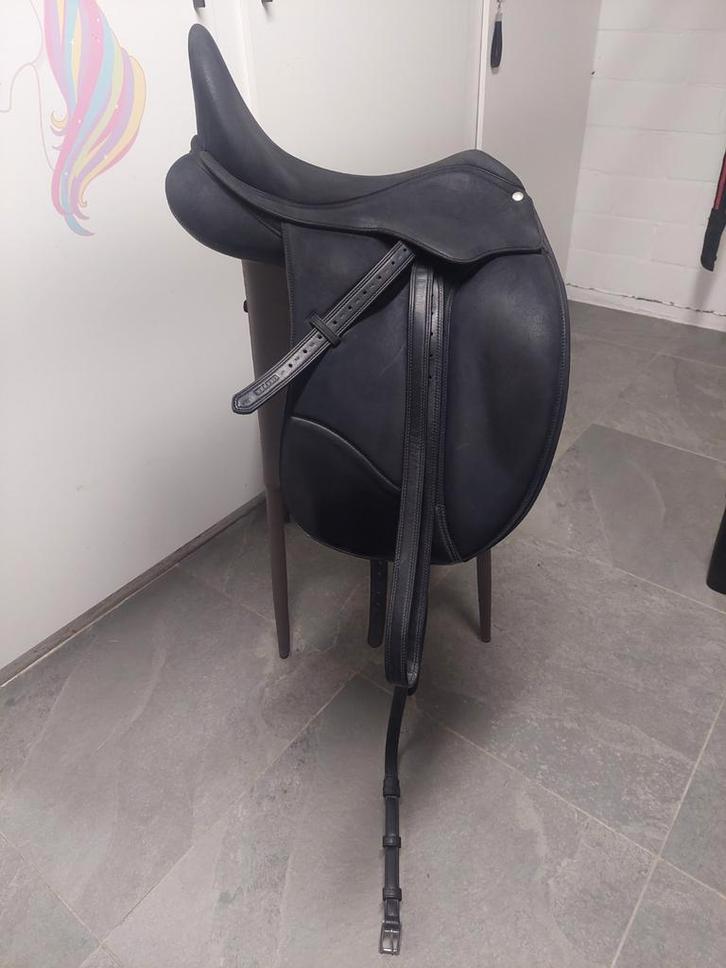 Wintec isabell werth 16.5, Dieren en Toebehoren, Paarden en Pony's | Zadels, Ophalen