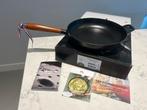 Poêle New Staub 28 cm noir mat, Neuf, Enlèvement ou Envoi, Poêle à frire ou Sauteuse, Plaque céramique