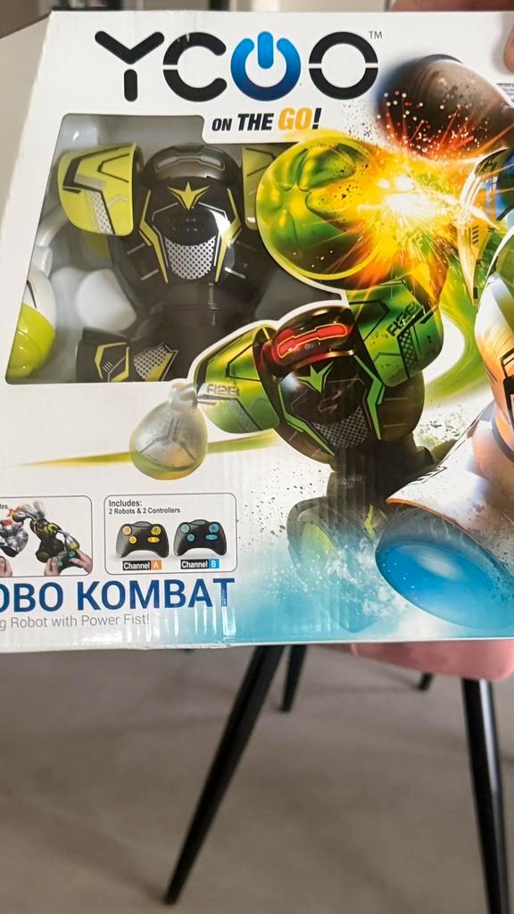 Robo kombat/ duo game, Kinderen en Baby's, Speelgoed | Actiefiguren, Zo goed als nieuw, Ophalen of Verzenden