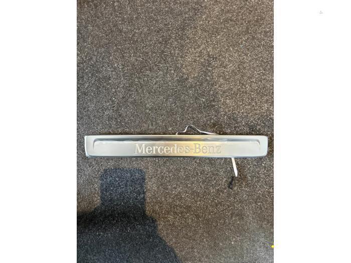 Instapverlichting van een Mercedes C-Klasse, Auto-onderdelen, Verlichting, Mercedes-Benz, Gebruikt, 3 maanden garantie, Ophalen of Verzenden