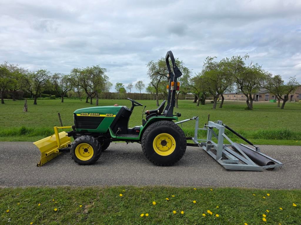 John deere 4100 HST + managevlakker., Zakelijke goederen, Landbouw | Tractoren, John Deere, Gebruikt, Tot 2500, Ophalen of Verzenden