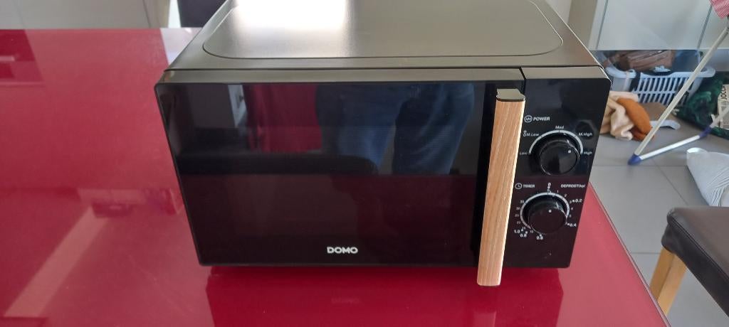 DOMO magnetronoven, Elektronische apparatuur, Microgolfovens, Ophalen, Tussenbouw, Zo goed als nieuw, Draaiplateau