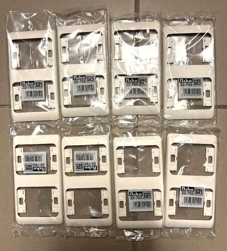 NIKO PR20 : Plaque de recouvre verticale double- Type 32-765, Bricolage & Construction, Électricité & Câbles, Neuf, Autres types