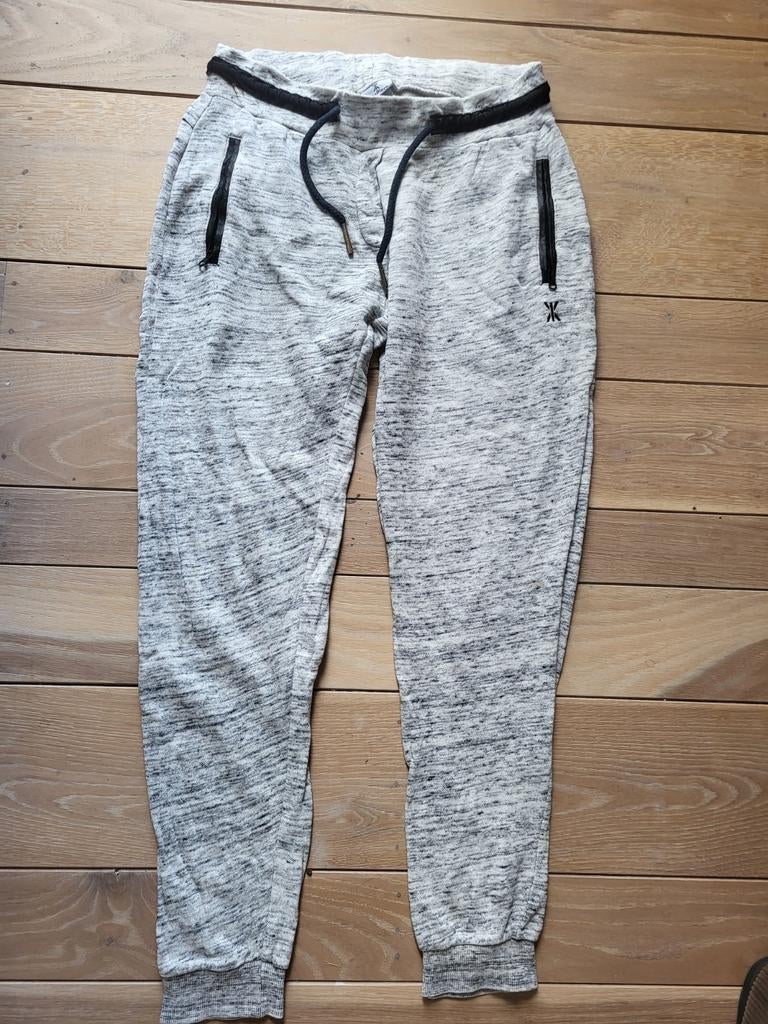 Jogging en une pièce

(Taille moyenne), Vêtements | Hommes, Enlèvement ou Envoi