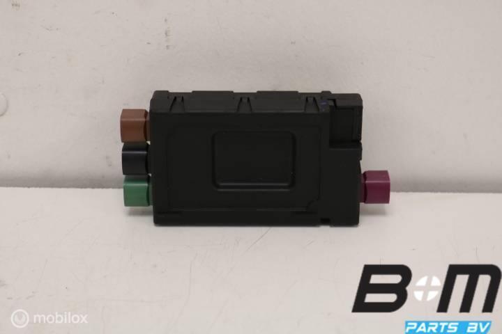 USB hub met spanningsomvormer VW Polo 2G 5G0035953D, Auto diversen, Autoradio's, Gebruikt