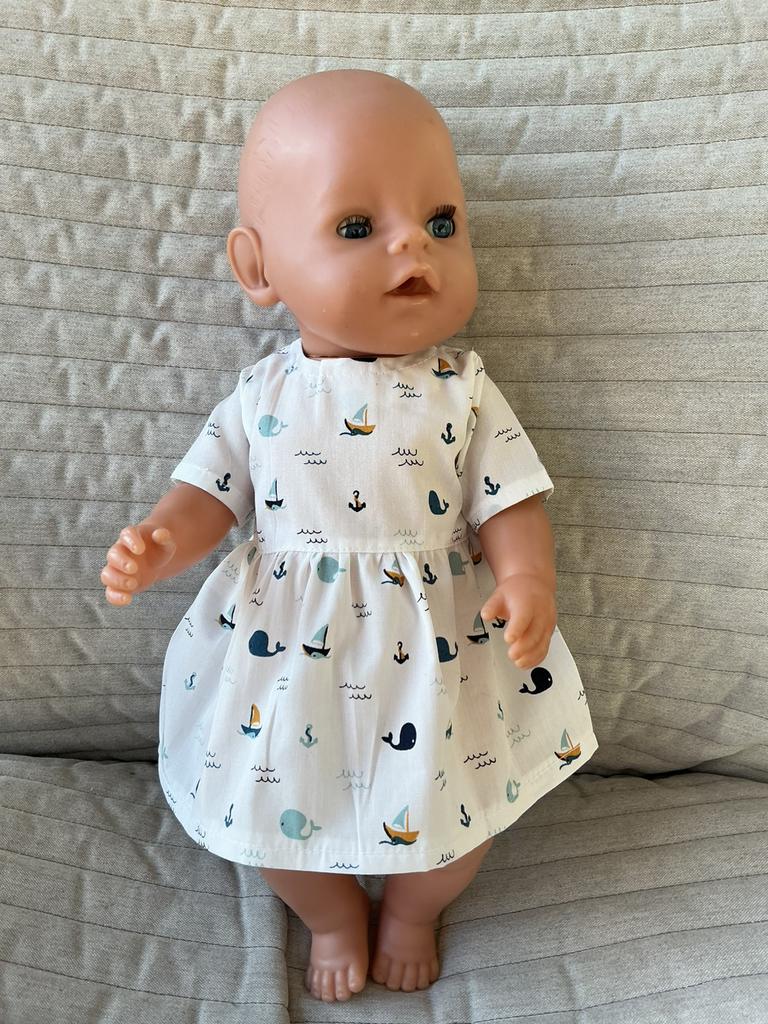 104. Babyborn: Nieuw jurkje met walvissen en boten, Ophalen of Verzenden, Nieuw, Babypop