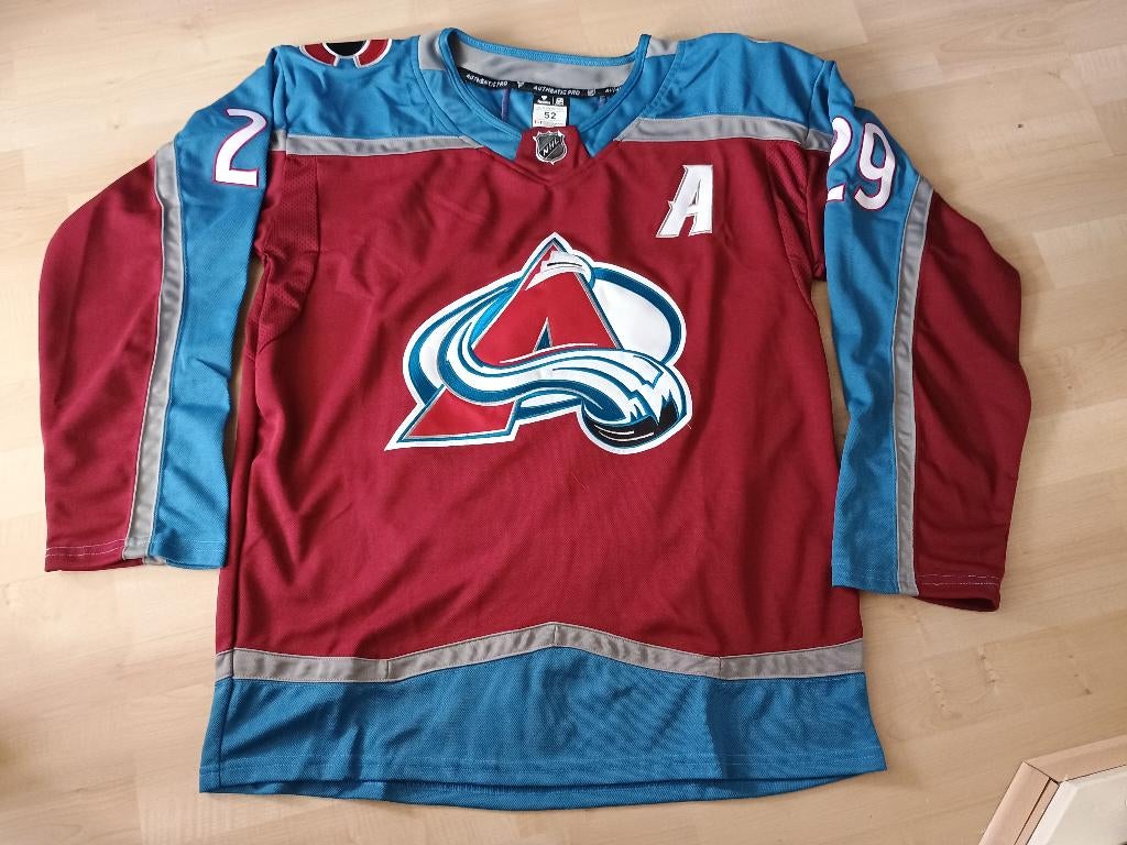 Colorado Avalanche Jersey MacKinnon maat: M, Sport en Fitness, IJshockey, Nieuw, Kleding, Ophalen of Verzenden