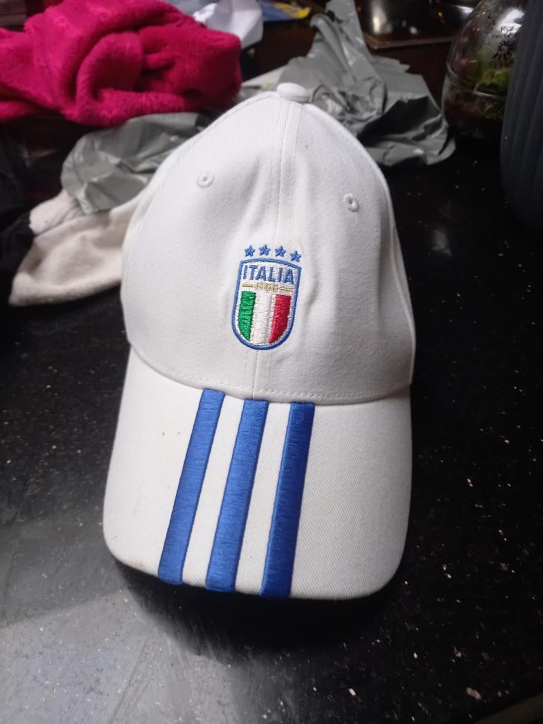 casquette Lacoste guess adidas, Vêtements | Hommes, Enlèvement ou Envoi, Casquette