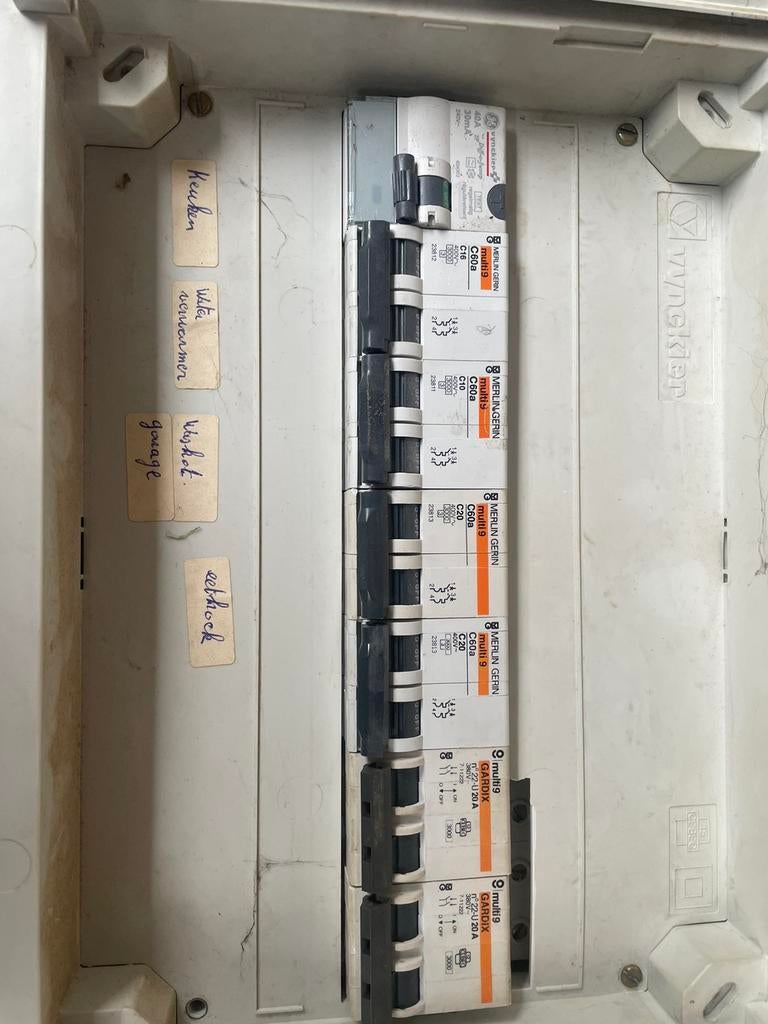 Vynckier verdeelkast, Ophalen, Zo goed als nieuw