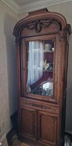 Grande vitrine ancienne, Enlèvement