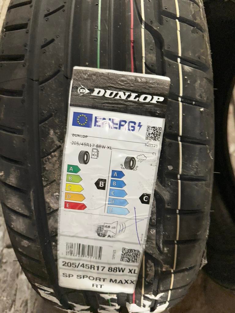 Deux pneus neuf été DUNLOP, Autos : Pièces & Accessoires, Neuf, Pneus été, 205 mm, Enlèvement
