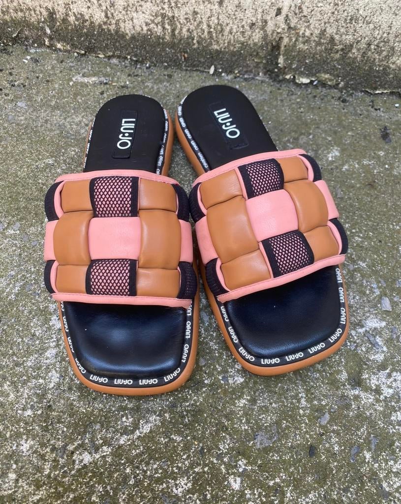 LIU JO slipper (39) - nieuw, Kleding | Dames, Ophalen of Verzenden, Zo goed als nieuw, Slippers