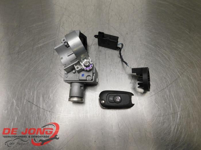 Serrure de contact + clé d'un Opel Astra, -, Opel, 3 mois de garantie, Utilisé