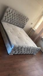 Fluwelen Bed – Modern en Comfortabel, Envoi