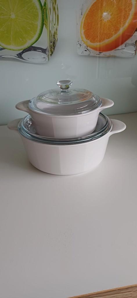 2 witte Arcopal ovenschalen, Huis en Inrichting, Keuken | Servies, Zo goed als nieuw, Kom(men), Effen, Overige materialen, Ophalen