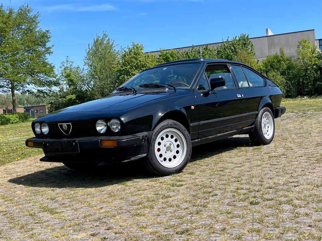 Alfa Romeo GTV 2000, Auto's, Achterwielaandrijving, Beige, Zwart, Alfa Romeo