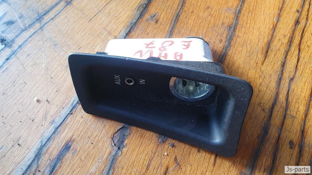 Sigaretten plug met aux BMW 1-serie E87, Autos : Pièces & Accessoires, Habitacle & Garnissage, -, Utilisé, -, Enlèvement ou Envoi