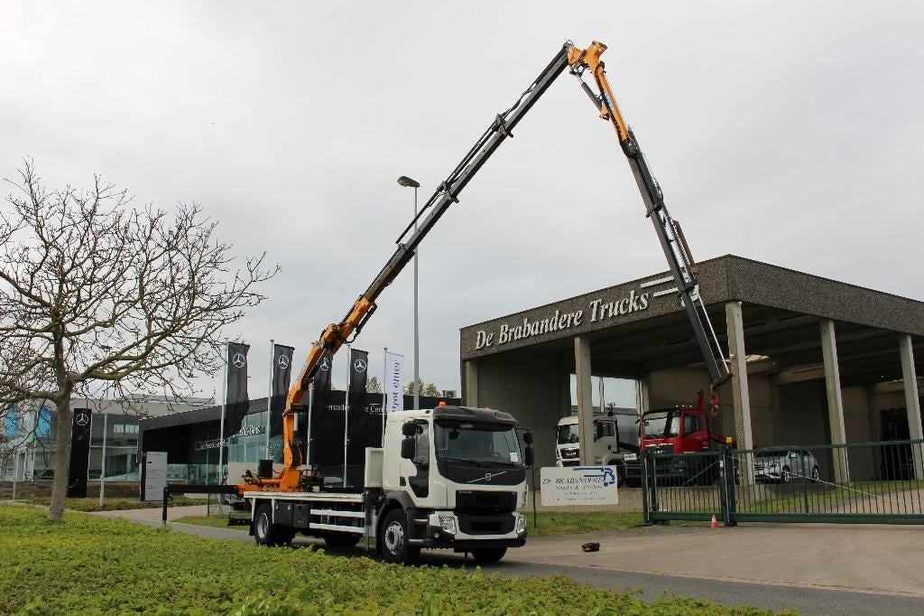 VOLVO FL 4x2 - 2 016 - 236.800 km - EFFER 175/4S + JIB 3S, Auto's, Vrachtwagens, Automaat, Euro 6, Wit, Bedrijf