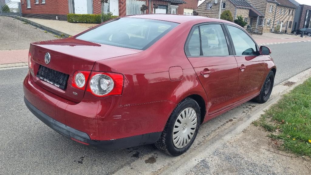 Vw jetta  1.9tdi  bj.2008  airco kuppeling kapot, Auto's, Volkswagen, Voorwielaandrijving, 4 deurs, Stof, Zwart