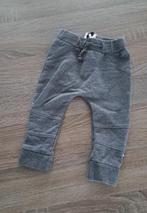 Feetje grijze broek 74, Pantalon, Garçon ou Fille, Enlèvement ou Envoi, Comme neuf