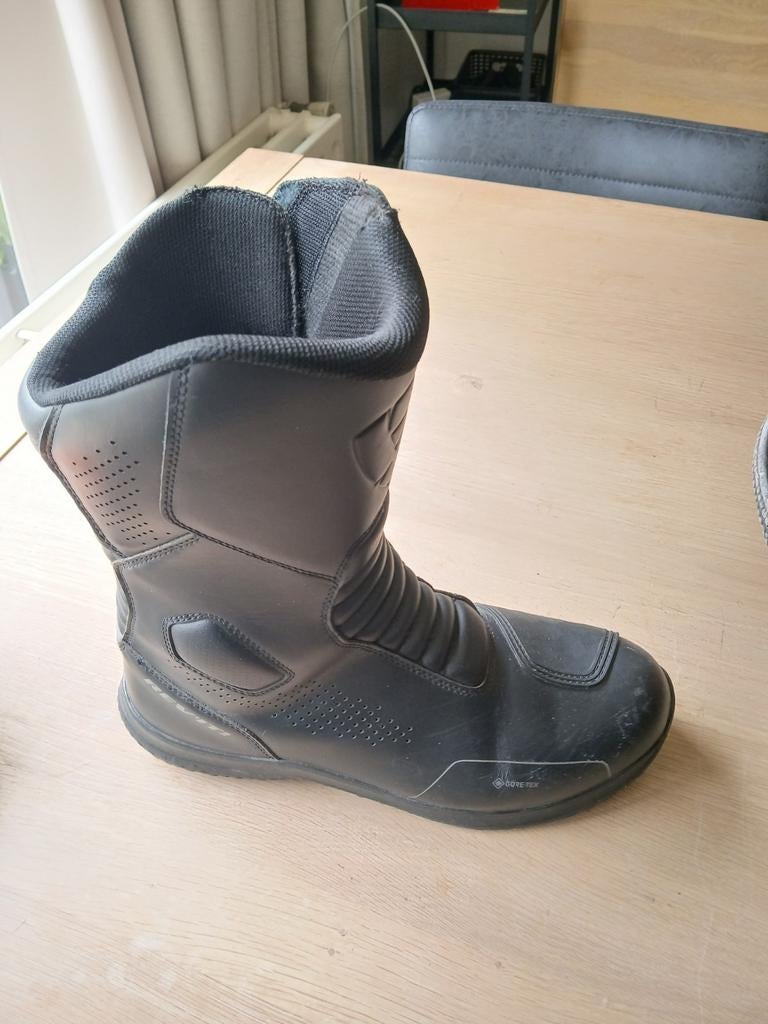 Motorlaarzen, Enlèvement