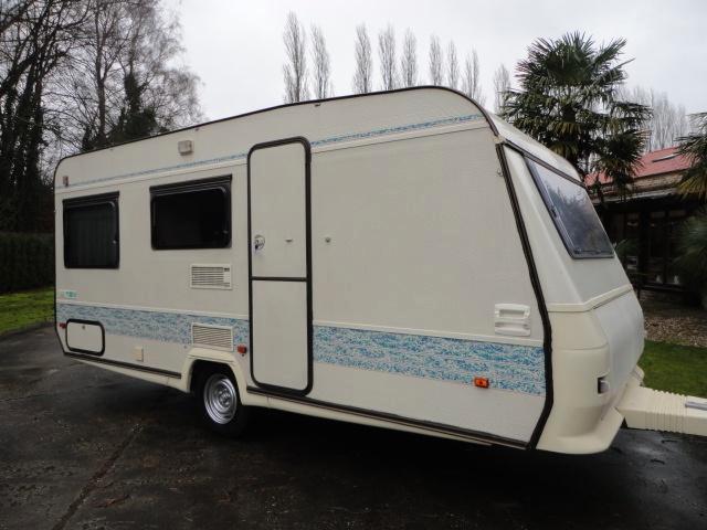 Adria 462 Unica bj.1996, Caravans en Kamperen, Caravans, Particulier, tot en met 4, Adria, 4 tot 5 meter, Luifel, Ophalen