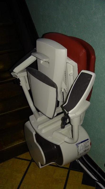 ThyssenKrupp Flow2 traplift, Diversen, Trapliften, Zo goed als nieuw, Met bocht, Ophalen of Verzenden