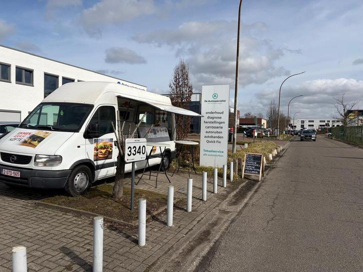 Foodtruck te koop met toplocatie, Autos, Opel, Particulier, Diesel, Euro 2, Autre carrosserie, 5 portes, Boîte manuelle, Blanc
