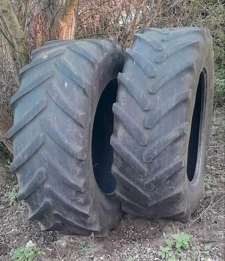 Paire de pneus Michelin omnibib 620/70 r42, Articles professionnels, Agriculture | Pièces | Pneus, Jantes & Essieux, Enlèvement