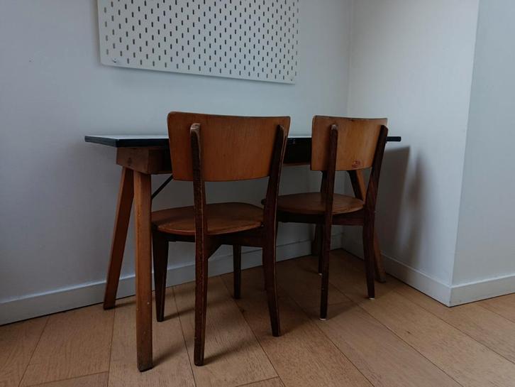 Bureau enfant et ses 2 chaises, Maison & Meubles, Chaises, Une
