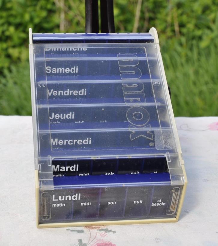 semainier pour médicaments, Divers, Matériel Infirmier, Utilisé, Enlèvement ou Envoi