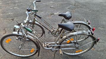 Zeer goede damesfiets * 1 speed NIEUW KETTING + 100% oké beschikbaar voor biedingen