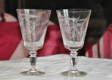 paire d'anciens  verres de mariage en cristal