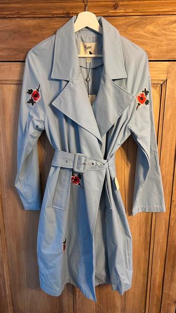 Trenchcoat Yumi beschikbaar voor biedingen