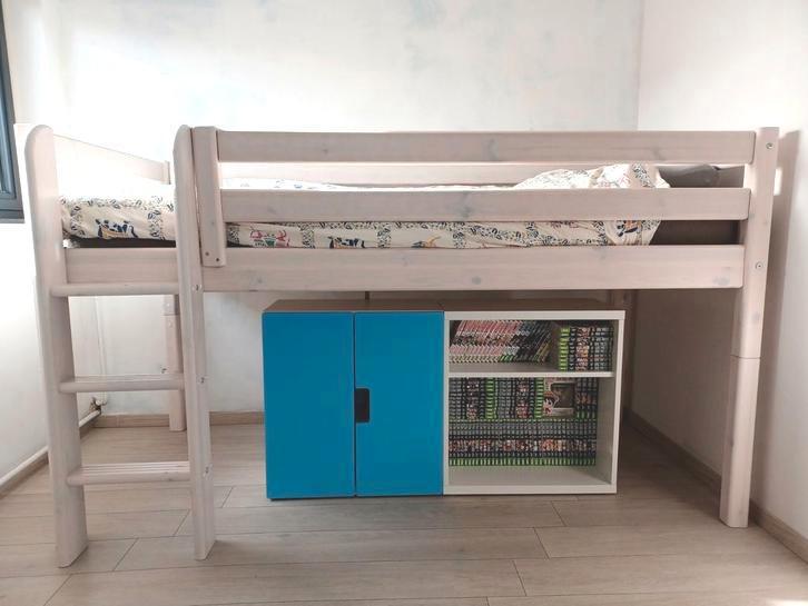 Lit mezzanine marque Flexa - en pin massif blanchi, Enfants & Bébés, Chambre d'enfant | Lits superposés & Lits mezzanines, Utilisé