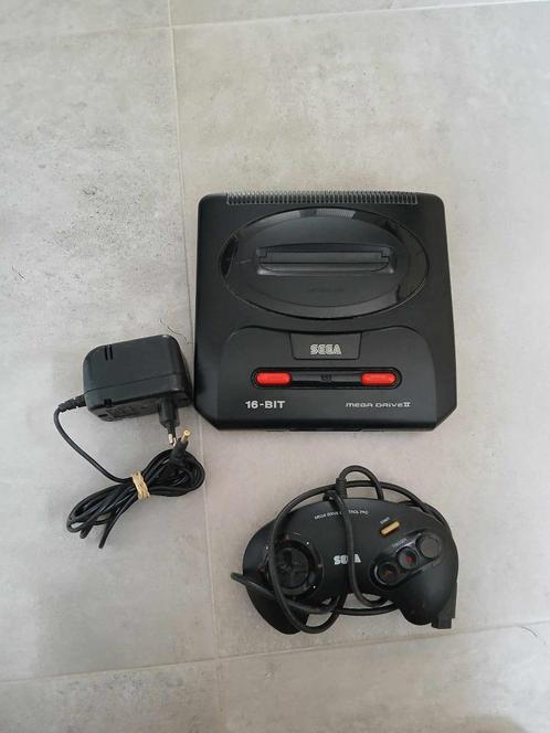 KK sega mega drive 2 + 1 controller + adapter, Games en Spelcomputers, Spelcomputers | Sega, Gebruikt, Mega Drive, Met 1 controller