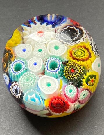 2 presse papier glas millefiori  verre beschikbaar voor biedingen