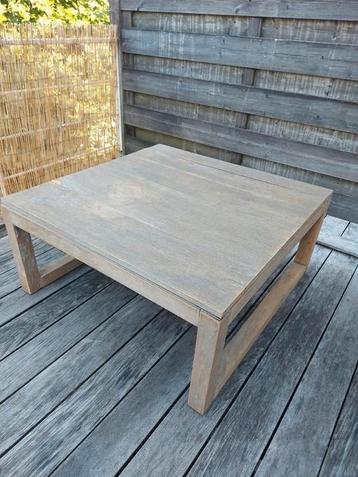 Teak tafel 1m x1m beschikbaar voor biedingen
