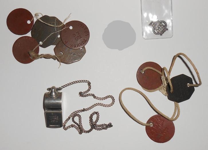 Naamplaatjes Engels Canadees - Dog Tags rantsoenen WW2  1944, Verzamelen, Militaria | Tweede Wereldoorlog, Landmacht, Overige typen