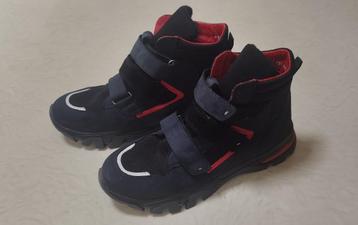 kinderschoenen voor jongens , nieuwe, 38-40 beschikbaar voor biedingen