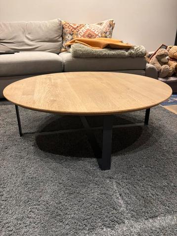 Salontafel in natuureik met metalen onderstel beschikbaar voor biedingen