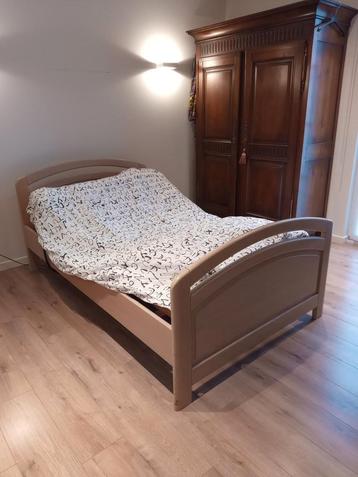 Electrisch verstelbare lattenboden, met bed, 1m20 beschikbaar voor biedingen