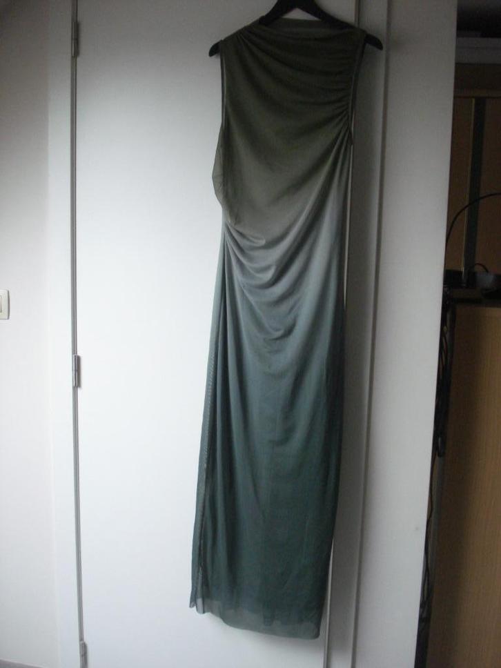 Pull & Bear lang groen kleed, dames/meisjes. mt L, Kleding | Dames, Jurken, Gedragen, Maat 42/44 (L), Groen, Onder de knie, Ophalen of Verzenden